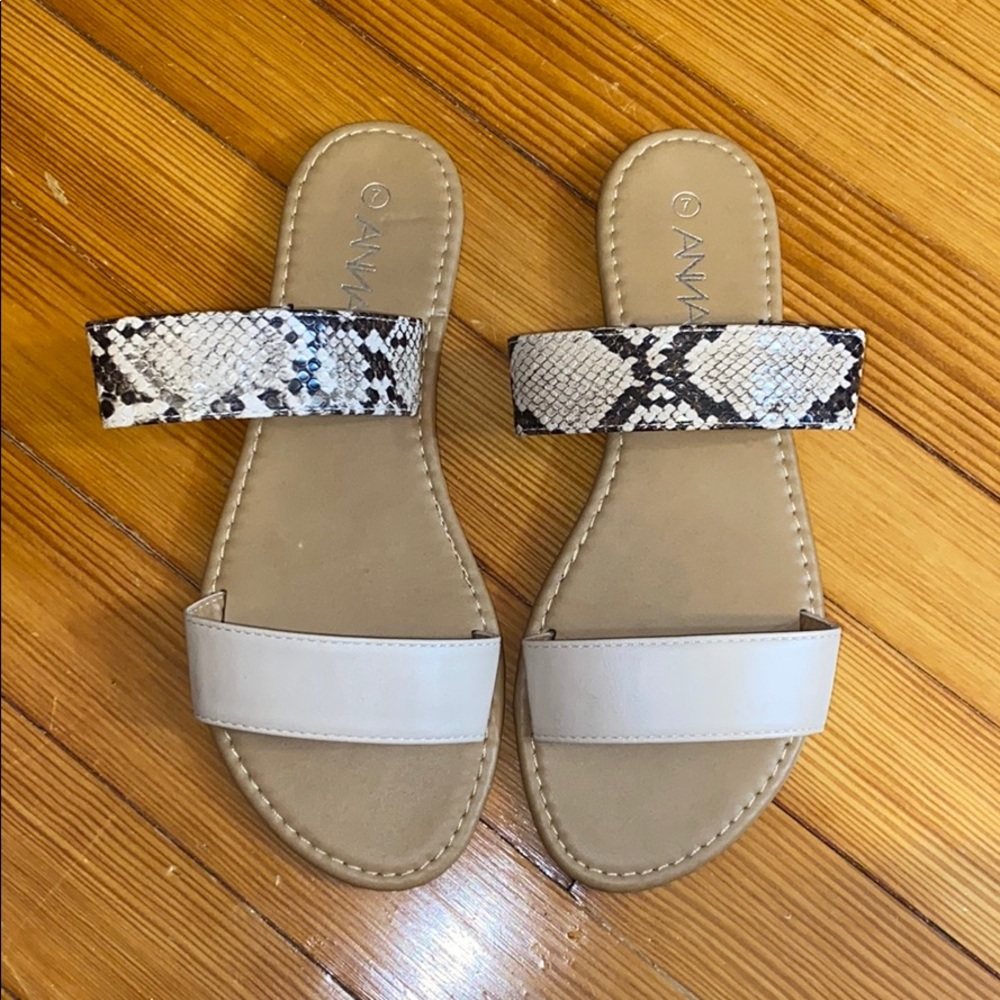 NWOT! ANNA Sandals!!! Beige/ Snake!! Size 7